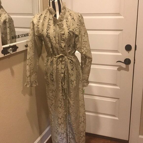 Gorgeous Sage green lace long robe - Picture 1 of 5